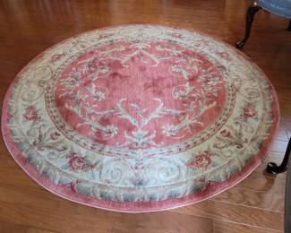 Like new round rug