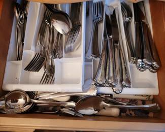 Set of 12 silverware set