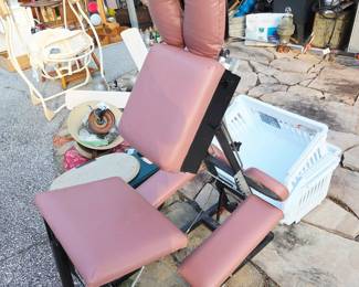 Vintage massage therapist table $30