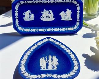Wedgwood cream on Lavender/pale blue England small spade ashtray.

Sold individually

Cobalt wedgewood small trinket tray