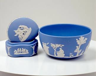 Vintage Wedgewood 3" Trinket Box Blue Bean Shaped Jasperware - Ceramic Cameo Art

Wedgwood Jasperware Blue and White Fruit Bowl with Grecian Figures
