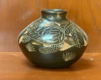 Lot #39 Beautiful Art Vase from Costa Rica - Turtle Design - Pura Vida