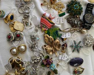 Bring Back the Brooch...