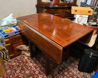 Height adjustable dining table/coffee table