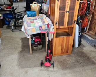 Cabinet with trash bin
