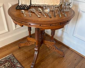 Antique Victorian Eastlake Table with Spooled Legs, Caster Wheels and Fan Shaped Brackets
