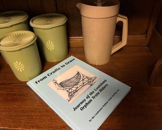 Tupperware, orphantrain book