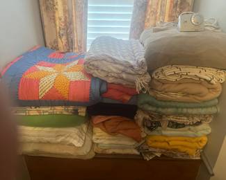 Quilt, linens 