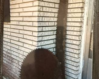 Antique Lg Buzz Saw Blade and Antique Crosscut Saw         gwhbnz, gwchblnzv