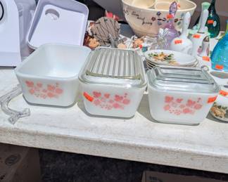 Pyrex Pink Goosberry 