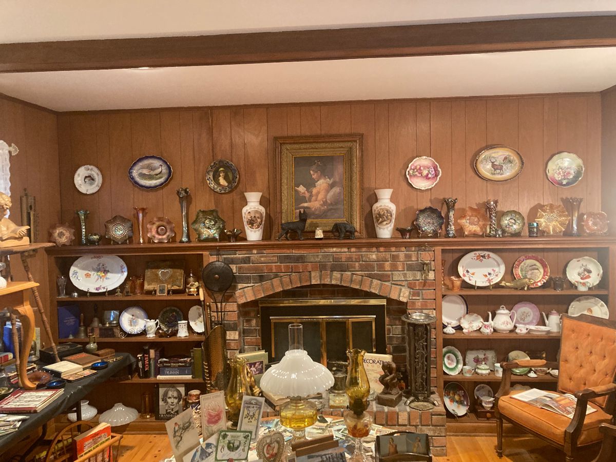 Antique Carnival Glass, Cast Iron Door Stops, Portrait & Game Plates
& So Much More
