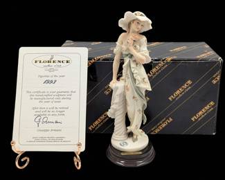 Giuseppe Armani Figurine: Piece Of The Year 1993 - "Secret Love" 197C With Certificate And Box
