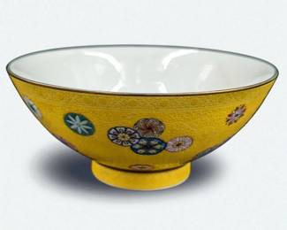 Beautiful Chinese Yellow Famille Rose Bowl With Gilt Rim And Qing Dynasty Mark