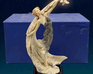 Giuseppe Armani Figurine: 1992 Collector's Society "Ascent" 866C