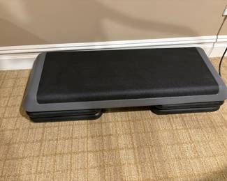Aerobic exercise stepper platform