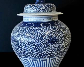 Antique Blue & White Chinese Vase W/ Foo Dog Lid