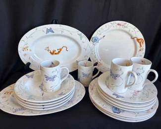 New Disney China Set for 4 ‘ Winnie the Pooh ‘ Piglet, Pooh, Eeyore and Tigger 