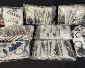 Huuuge Lot Of NEW SEATTLE Keychains, Magnets & Pins, * Pike Place Market, Space Needle & More