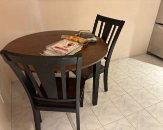 table for 2  folds down