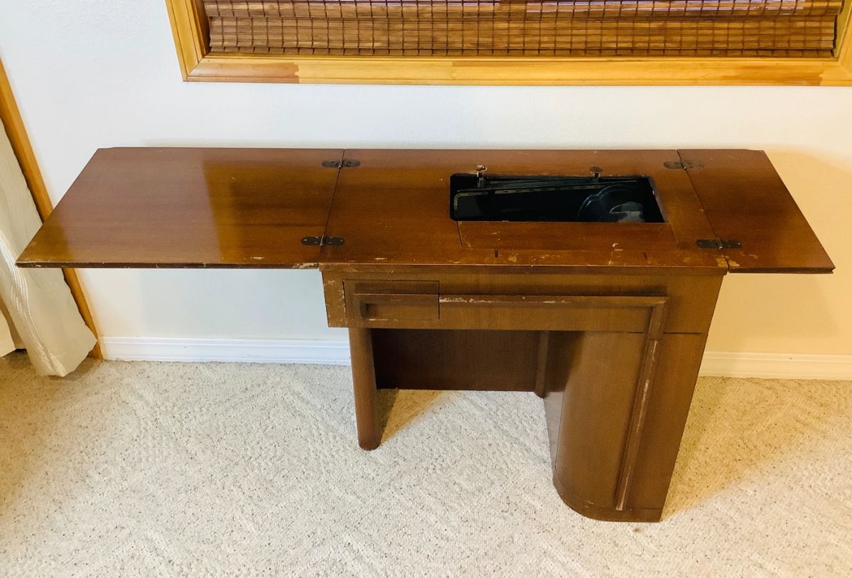 Vintage Singer Sewing Machine, closed table measures: H 31" x W 29" x D 16 1/2"
