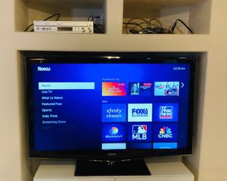 Samsung 58" TV, model: LN558650T1F, powers on, glass swivel base, remote included