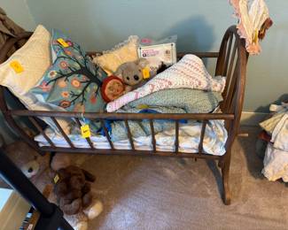 Rocking suspended crib 