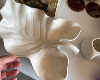 White pottery leaf bowl