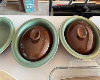3 green bowls, 2 brown lids