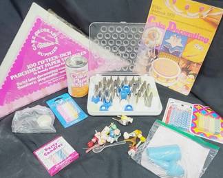 	Vintage Cake Decorating Lot