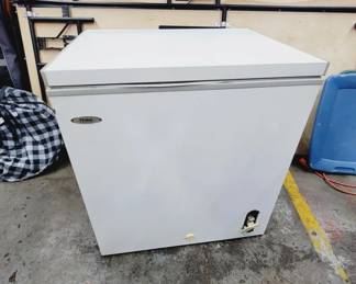 Chest Freezer Free Standing 5.0 Cu Ft Working