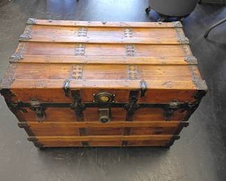 large vintage trunk in great shape 