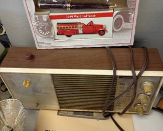 vintage clock radio 