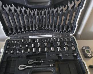 nice socket and wrench set 