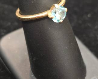 Gold ring. 10K.