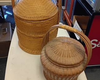 vintage rattan wedding baskets 