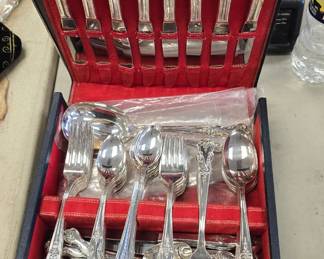 silverplate flatware set 