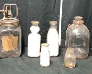 009 10 Piece Vintage Collection of Collectible Glass Display Items