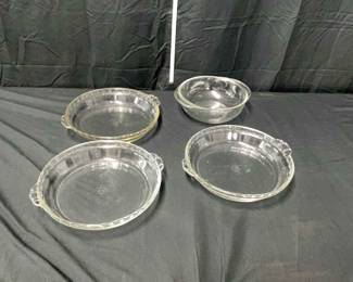 4 Piece Clear Glass Pyrex Collection