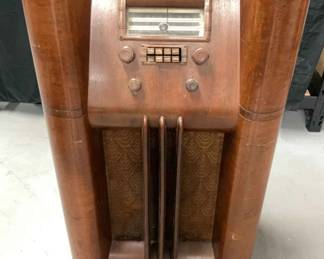 1930s Silvertone Console Radio