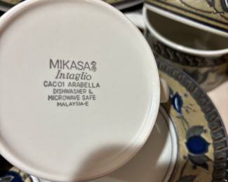 Mikasa Intaglio Arabella Dinnerware Set