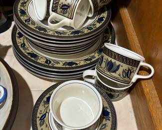 Mikasa Intaglio Arabella Dinnerware Set