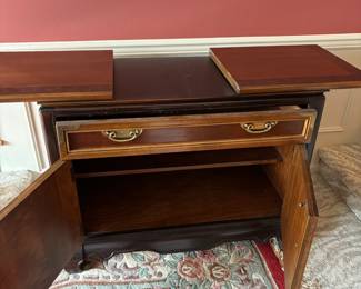 Broyhill Burl Ming Dynasty Premier Collection Buffet/Bar Cabinet