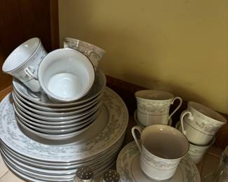 Excel China "Somerset" Dinnerware Set