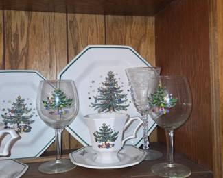 Nikko Classic Collections Christmas Tree Dishes Approximately 76 pieces