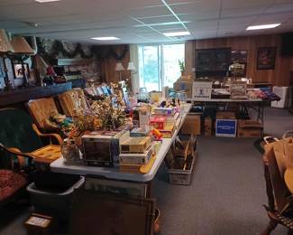 Lamps, chairs, tables, bar, antiques, games, toys, decor