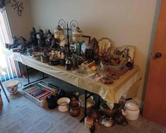 Table of iron figures and antiques