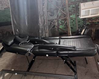 Massage chair lash tech either or $100 obo 