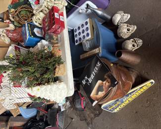 Various decor mainly Christmas $1-$25