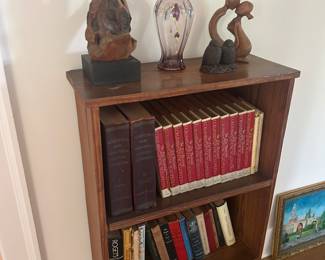 Figurines / Books