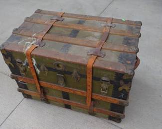 Lot 417. Old immigrant trunk